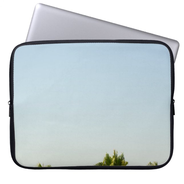 Capa Para Notebook Palmeira verde sob o céu branco pela manhã (Frente)