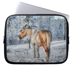 Capa Para Notebook Palomino Paint Horse and Snow Equine Photo