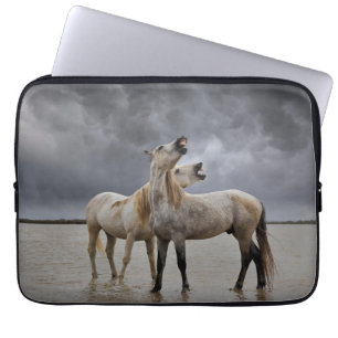 Capa Para Notebook Par de Camargue Horse Stallions, sul da França