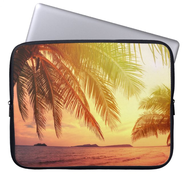 Capa Para Notebook Paraíso Tropical de Praia: Paisagem Serena. (Frente)