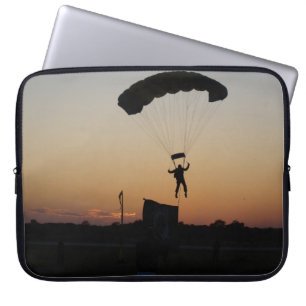 Capa Para Notebook Paraquedas Skydiver no Sunset Sky Diver
