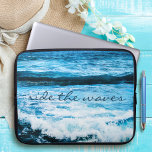 Capa Para Notebook Passear a Cotação das Ondas Foto do Oceano Azul Ha<br><div class="desc">"Ande pelas ondas" e lembre-se do cheiro fresco de sal do ar do oceano. Relaxe, respire, e experimente as dramáticas ondas turquesas do Pacífico Havaiano com esta impressionante e vibrante bolsa de laptop neoprena fotográfica. Esta bolsa de laptop tem três tamanhos: 15", 13" e 10". Faz um presente de excelente...</div>