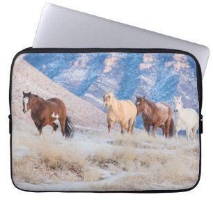 Capa Para Notebook Passeio de cavalo cowboy no Hideout Ranch
