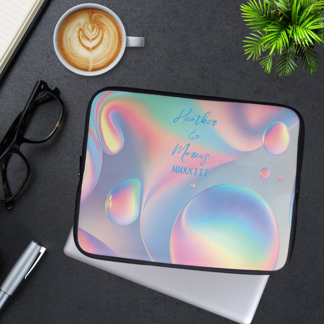 Capa Para Notebook Pastel Psicodélico Nomes de Numerações Romanas (Abstract bubble art in muted shades of yellow, blue, green, purple, and pink on these laptop sleeves)