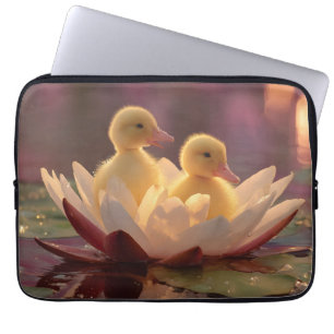Capa Para Notebook Patos Adoráveis em Flor de Água