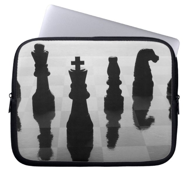 Capa Para Notebook Pedras de xadrez em conselho preto e branco (Frente)