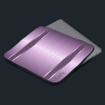 Capa Para Notebook Pedras Roxas Escovadas De Alumínio<br><div class="desc">Padrão de aparência de alumínio com design púrpura esfregada em forma de metal. Listras do padrão geométrico preto.</div>