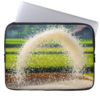 Capa Para Notebook Peneirando Grãos de Arroz Frescos à Mão Fazenda Rú