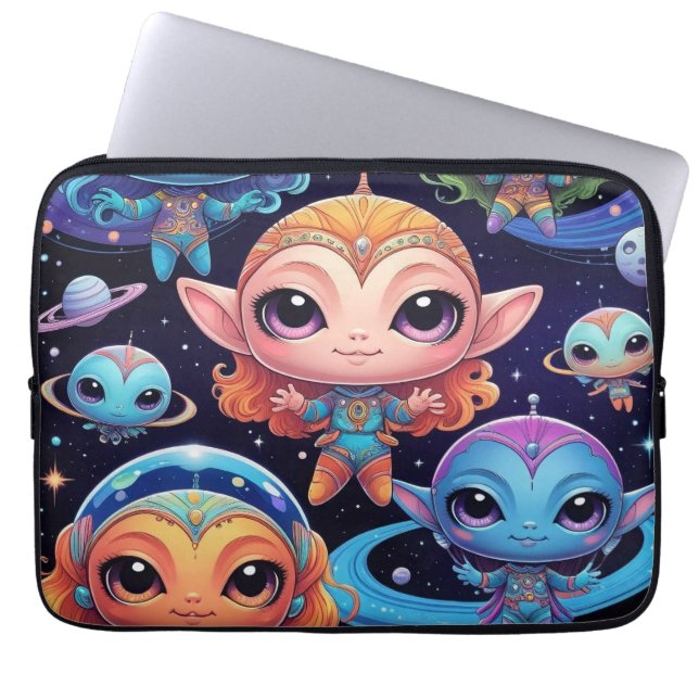 Capa Para Notebook Pequenos Alienígenas Multicoloridos no Espaço (Frente)