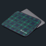 Capa Para Notebook Personalização da Xadrez do Clã de Tartan Preto Pe<br><div class="desc">Personalizado Clan Black Watch tartan azul verde e cinza escura verificam bolsa de laptop design para qualquer um que ama cobrir clássico e elegante por seus preciosos acessórios. Presente perfeito para a família, pai, marido ou outras ocasiões especiais de doação de presente. Celebrar todas as coisas que a tradição e...</div>