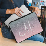 Capa Para Notebook Personalização do Monograma do Ombre de Prata rosa<br><div class="desc">Este design pode ser personalizado na área fornecida pela alteração da foto e/ou do texto. Ou pode ser personalizado clicando em Personalizar este Modelo e, em seguida, escolhendo o clique para personalizar mais a opção e excluir ou alterar a cor do plano de fundo, adicionar texto, alterar a cor ou...</div>
