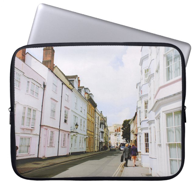 CAPA PARA NOTEBOOK PESSOAS CAMINHANDO EM SIDEWALK AO LADO DO EDIFÍCIO (Frente)