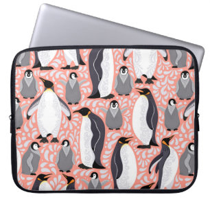 Capa Para Notebook Pinguins imperadores e seus filhotes em um padrão