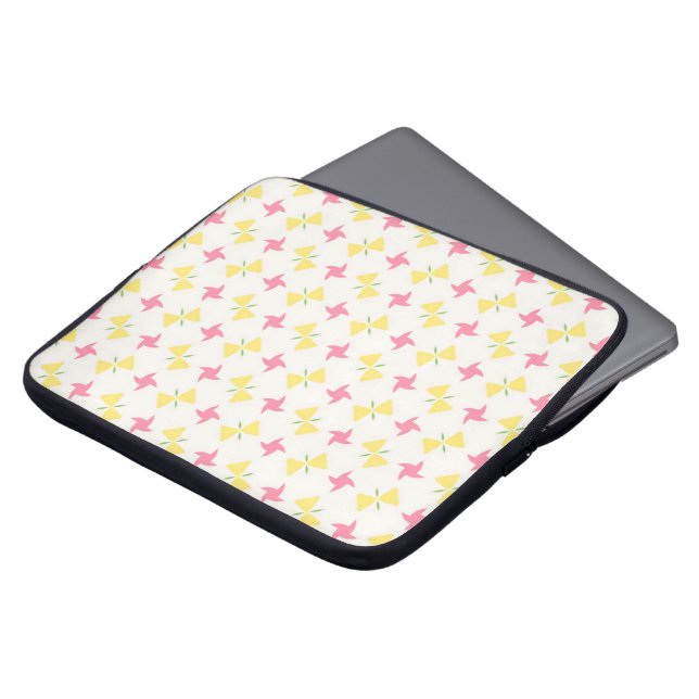 Capa Para Notebook Pink and yellow pinwheel floral pattern (Frente Topo)