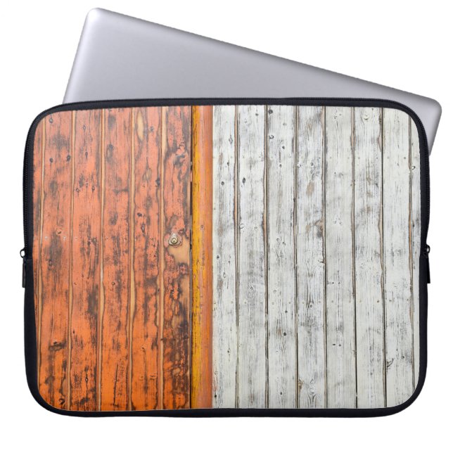 Capa Para Notebook Pintura de laranja e de parede branca (Frente)