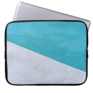 Capa Para Notebook Piso de cinza vazio ao lado da piscina