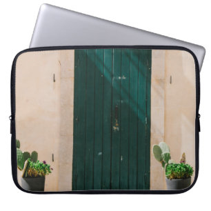 CAPA PARA NOTEBOOK PLANTA DE CACTÃO VERDE PERTO DA PORTA VERDE