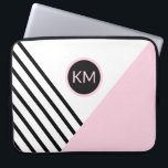 Capa Para Notebook Pop e Monograma Geométricos Modernos<br><div class="desc">Um padrão geométrico contemporâneo de pop art com um toque retrorado, esta bolsa de laptop de moda à frente enrola faixas pretas e blocos cor-de-rosa com uma proeminente armação redonda ao redor do seu monograma. Personalize o modelo de texto com o seu monograma. Outros produtos de escritório e acessórios de...</div>