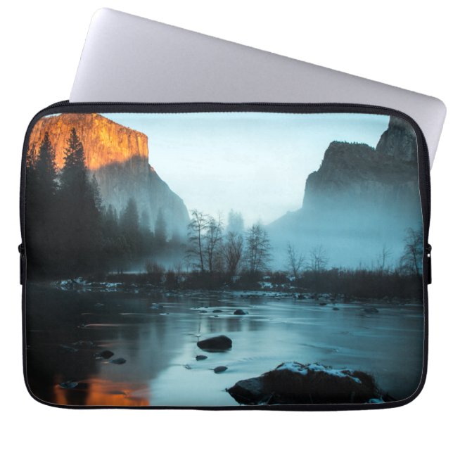 Capa Para Notebook Por do sol enevoado em Yosemite (Frente)