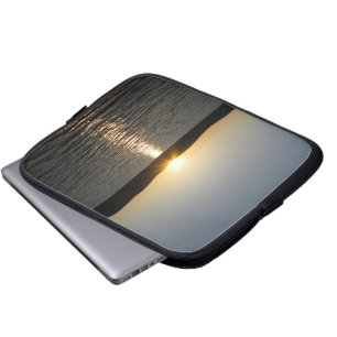 Capa Para Notebook Pôr do sol no lago de Onota: vertical