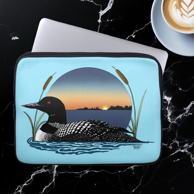 Capa Para Notebook Pôr do sol sereno do mergulhão-comum no lago azul  (Criador carregado)
