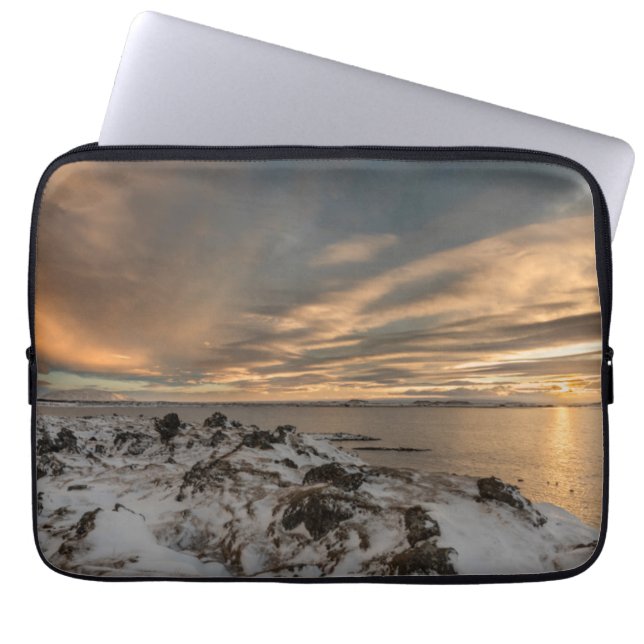 Capa Para Notebook Pôr do sol sobre o lago Myvatn, Islândia (Frente)