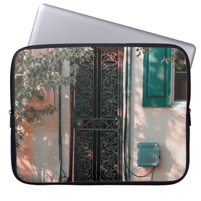 CAPA PARA NOTEBOOK PORTA DE SEGURANÇA DE FERRO VERDE FECHADA (Frente)