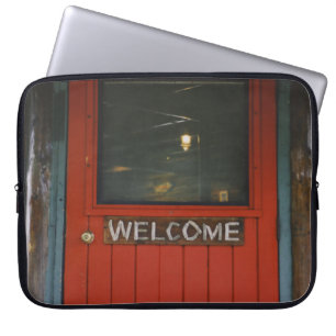 CAPA PARA NOTEBOOK PORTA FECHADA DE MADEIRA VERMELHA