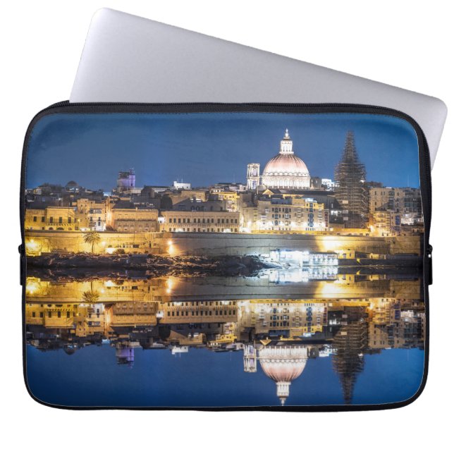 Capa Para Notebook Porto da cidade antiga de La Valetta à noite (Frente)