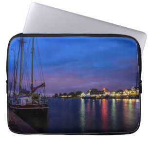 Capa Para Notebook Porto iluminado de Volendam à noite