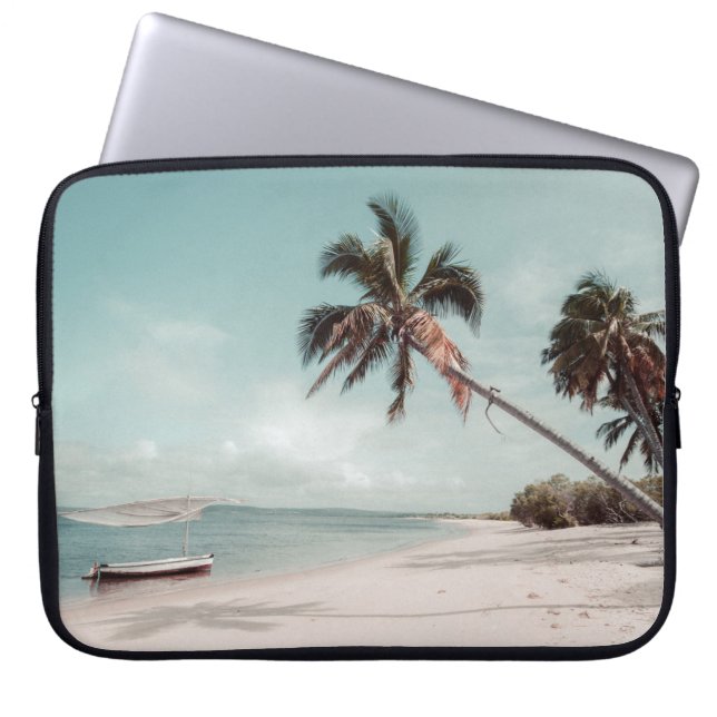Capa Para Notebook Praia ao lado da palmeira de coco (Frente)