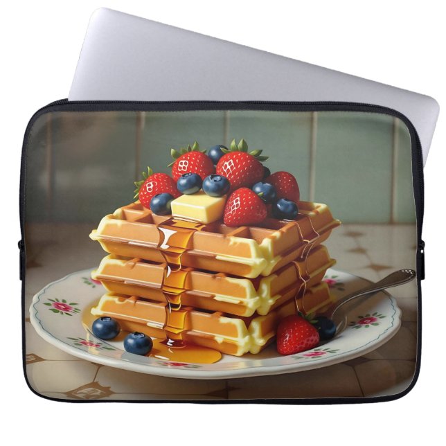 Capa Para Notebook Prato Antigo de Waffles com Morangos  (Frente)