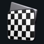 Capa Para Notebook Preto e branco Checkered<br><div class="desc">O teste padrão checkered preto e branco simples legal é feito das fileiras de quadrados brancos e pretos alternos. Sinta livre personalizar o produto para fazer-lhe seus próprios. Digital criada imagem de pixel 9000 x 6000. Copyright ©2013 Claire E. Skinner, todos os direitos reservados. Para ver este design em outros...</div>