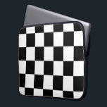 Capa Para Notebook Preto e branco Checkered<br><div class="desc">O teste padrão checkered preto e branco simples legal é feito das fileiras de quadrados brancos e pretos alternos. Sinta livre personalizar o produto para fazer-lhe seus próprios. Digital criada imagem de pixel 9000 x 6000. Copyright ©2013 Claire E. Skinner, todos os direitos reservados. Para ver este design em outros...</div>