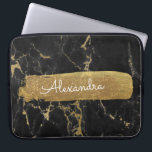 Capa Para Notebook Preto e mármore com folha Dourado e brilho<br><div class="desc">Preto e mármore com folha Dourado e caso elegante do nome do monograma do brilho. Este caso pode ser personalizado para incluir seu nome.</div>