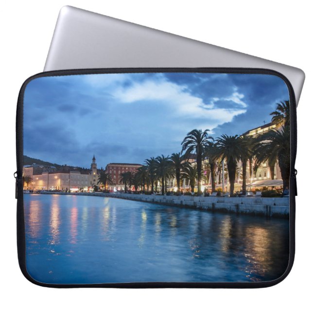 Capa Para Notebook Promenade dividido na Croácia (Frente)