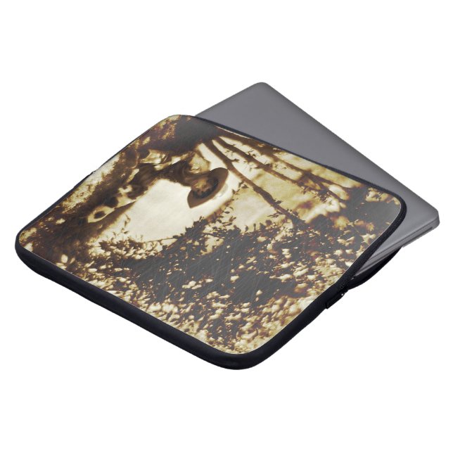 Capa Para Notebook Protetor de Computador Menino Antigo com Cachorro  (Frente Topo)