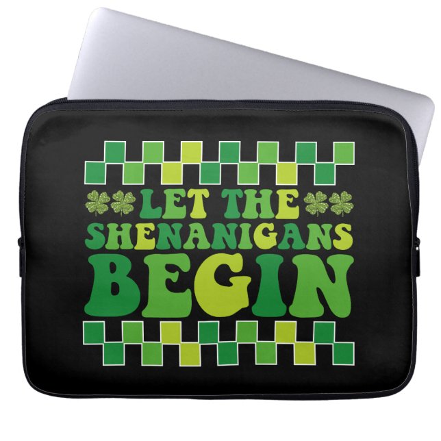 Capa Para Notebook Que Comece as Travessuras Irlandesas Groovy Retro (Frente)
