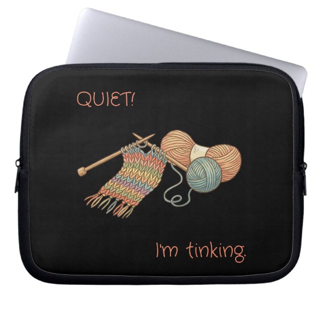 Capa Para Notebook QUIET! I'm tinking. (Frente)