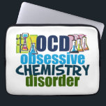 Capa Para Notebook Química engraçada<br><div class="desc">Presente engraçado do professor da química que lê a desordem obsessiva da química de OCD ao lado do cheio das taças da ciência dos produtos químicos para uma experiência. Um major legal da química atual para um cientista.</div>