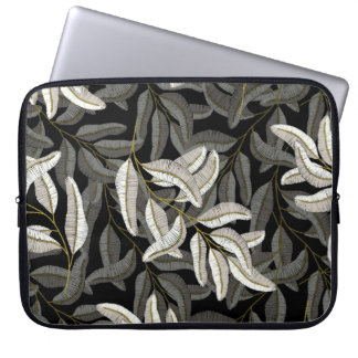 Capa Para Notebook Ramais bordados: impressão preto-branco.
