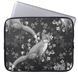 Capa Para Notebook Raposa, flores e mariposa, monocromática, prata