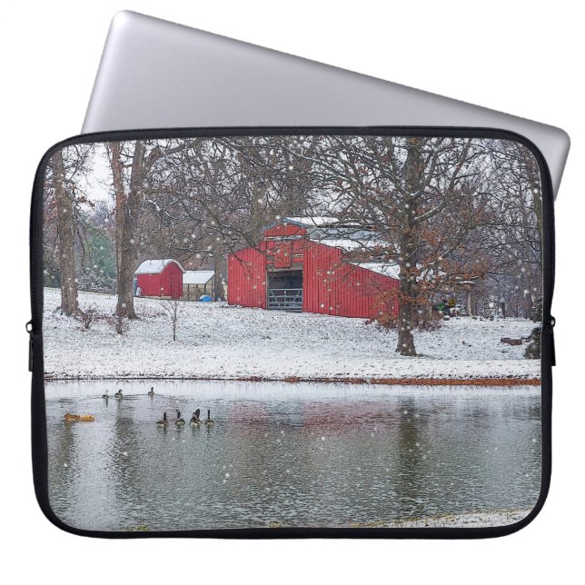 Capa Para Notebook Red Barn In Snow Painterly (Frente)