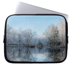 Capa Para Notebook Reflexões do Lago das Árvores Snowy Winter