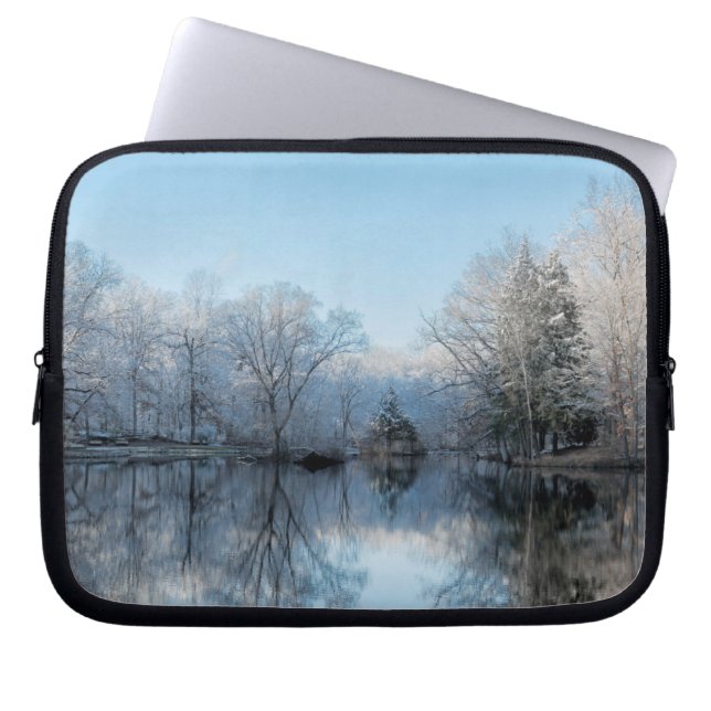 Capa Para Notebook Reflexões do Lago das Árvores Snowy Winter (Frente)