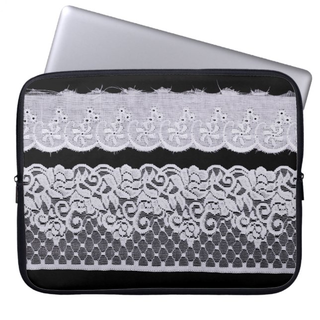 Capa Para Notebook rendas brancas ornamentais, fundo preto isolado. (Frente)