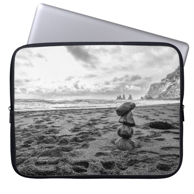 Capa Para Notebook Reynisfjara Beach Cairn (Frente)
