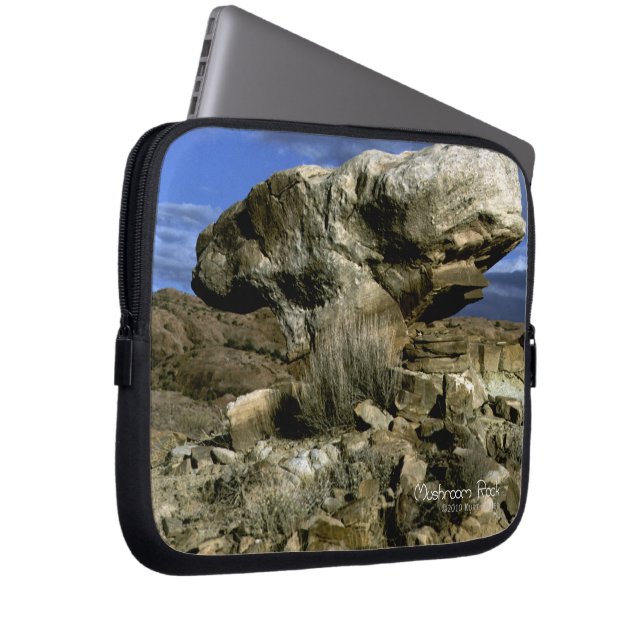 Capa Para Notebook Rocha Mushroom (Frente Esquerda)