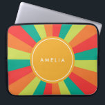 Capa Para Notebook Roda de Cor do Nome Personalizado do Verão Quente<br><div class="desc">Bolsa de laptop brilhante e colorida: padrão da roda colorida em cores quentes de Verão,  cor verde,  laranja e vermelha. Personalize isso substituindo facilmente o texto do marcador de posição para adicionar seu texto. Para obter mais opções,  como alterar a fonte e seu tamanho,  clique no botão "Personalizar".</div>