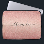Capa Para Notebook Rosa dourado brilho brilho brilho brilho brilhante<br><div class="desc">Menina e elegante. Um padrão de brilho de gradiente rosa dourado. Personalize e adicione seu nome. O nome é escrito com um moderno estilo escrito à mão. Letras rosa escuras de cor dourada. Para manter as hastes, exclua apenas o nome da amostra, deixe os espaços ou emoji na frente e...</div>